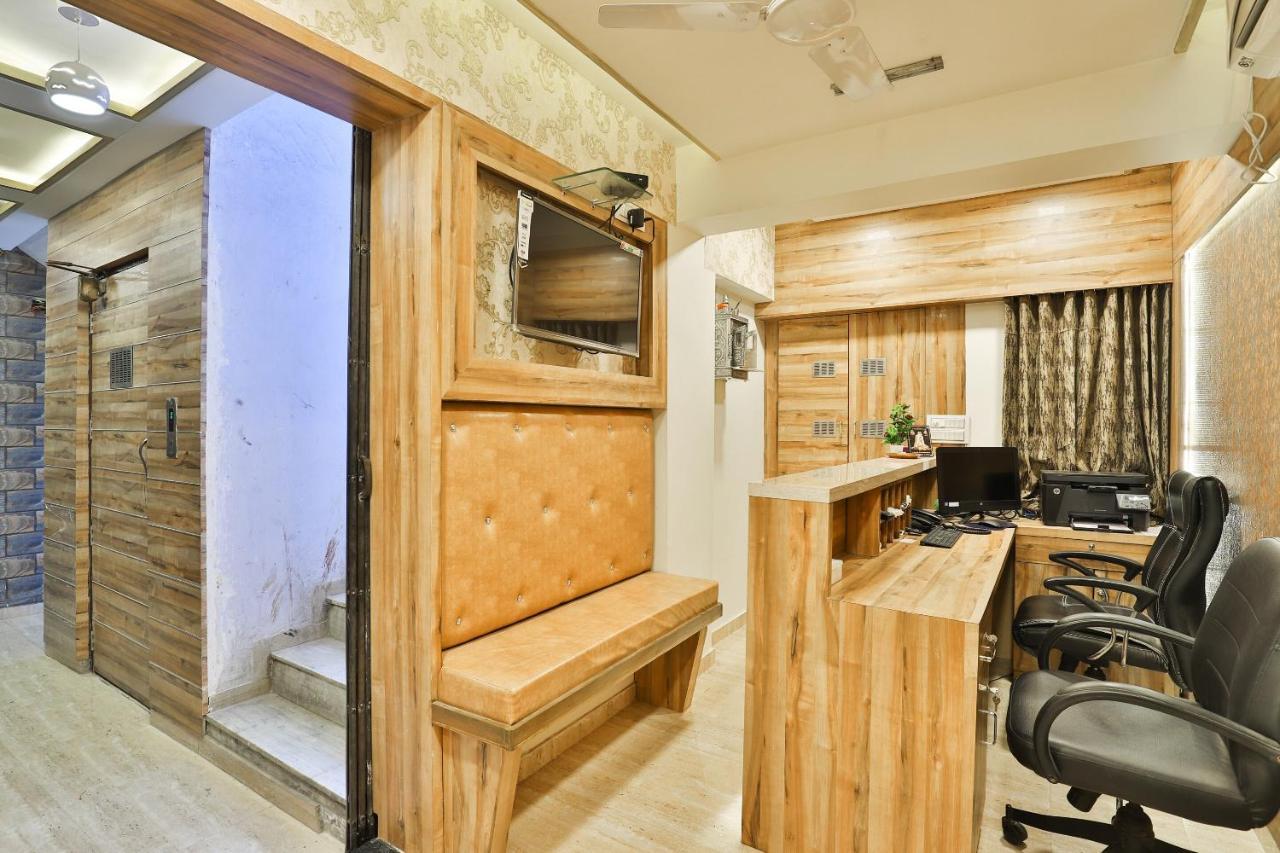 Oyo 24950 Shree Balaji Residency 3*
